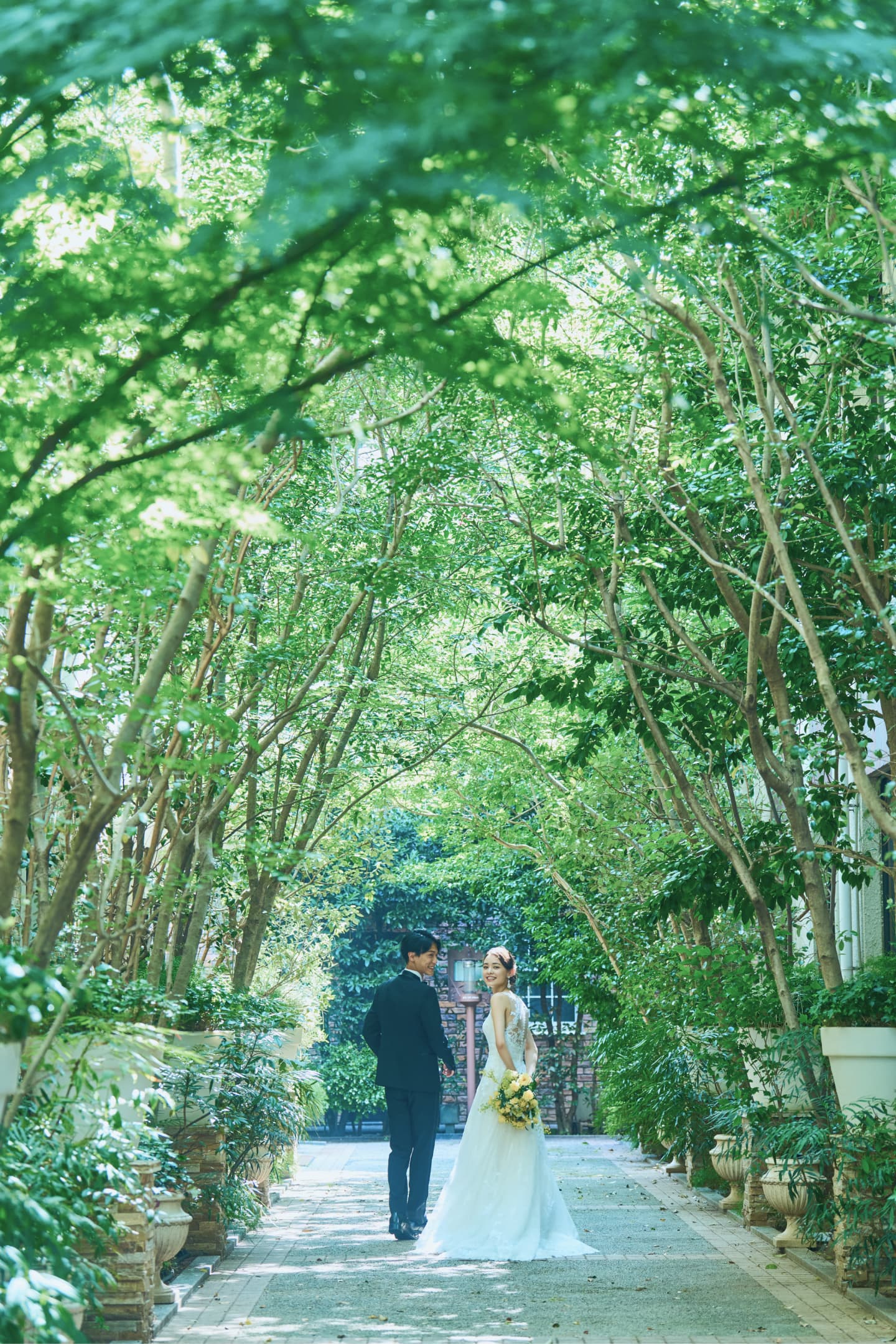 豊かな緑に囲まれた結婚式場イメージ
